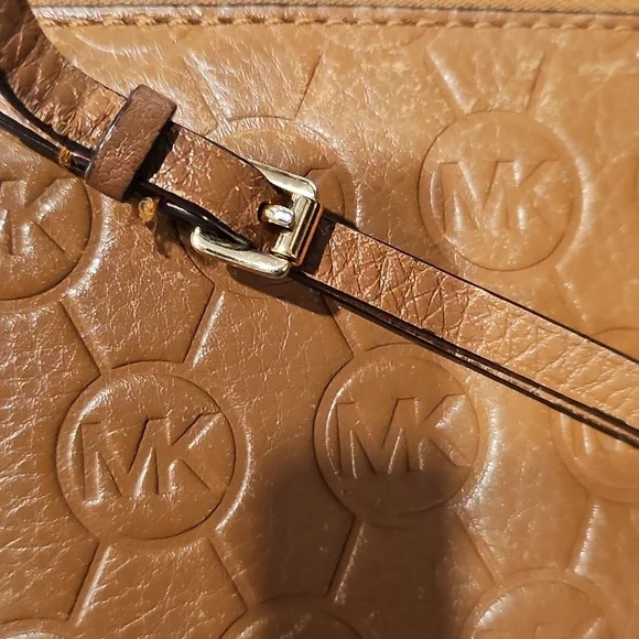 Michael Kors Leather Embossed Logo Wallet - Picture 15 of 15